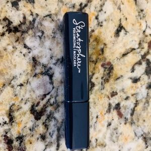 Stratosphere Volumizing Mascara Jet Black